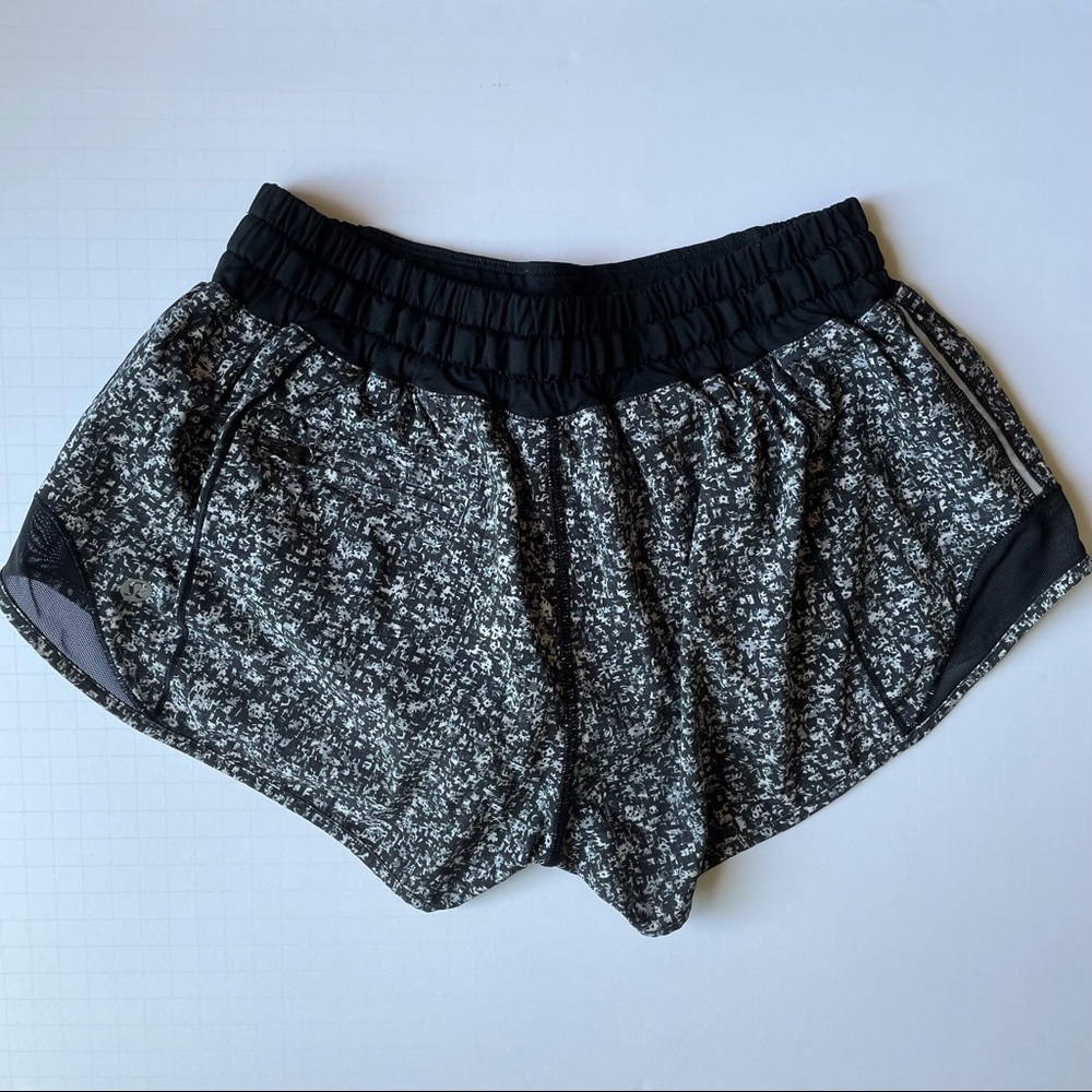 Lululemon Black Patterned Shorts - image 2